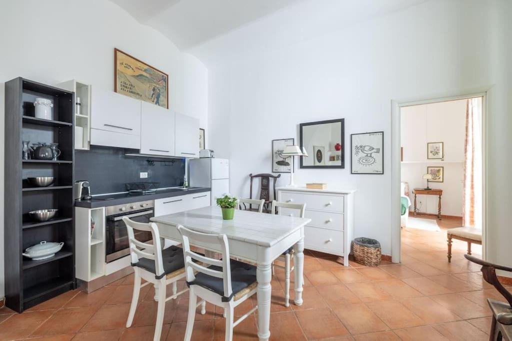 Colosseum Charming Apartment Рим Экстерьер фото