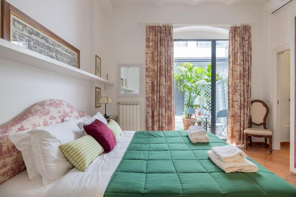 Colosseum Charming Apartment Рим Экстерьер фото